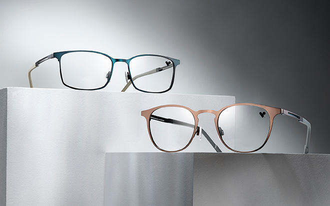 Two glasses on gray background